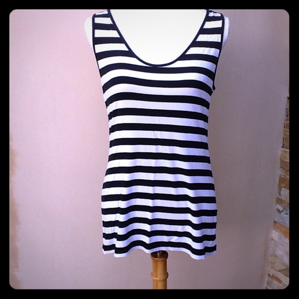 Banana Republic black and white top, size medium